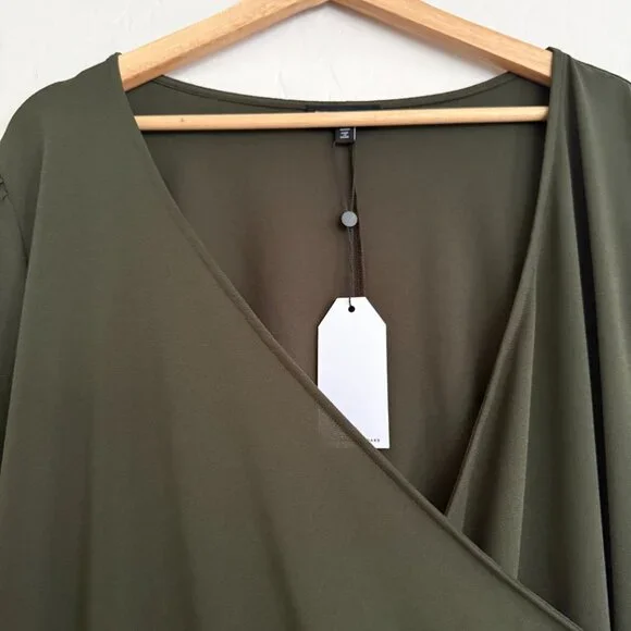 NWT Universal Standard Crepe Jersey Gathered V-Neck Blouse Evening Forest M 18 - Picture 4 of 6